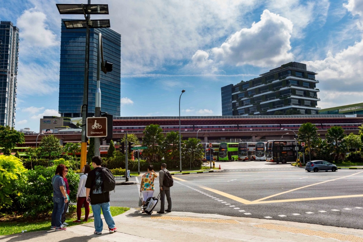 Pedestrians at a cross junction