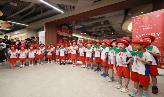 Christmas singing performances by Red Cross Juniors