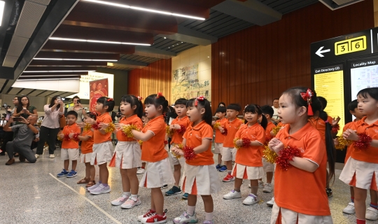  Chinese New Year dance performance by MFS Tanjong Pagar Plaza. 