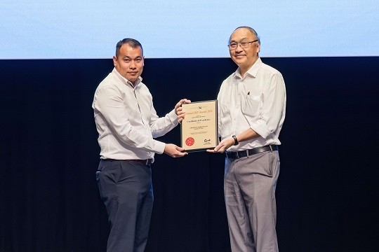 Excellenceaward_t378a