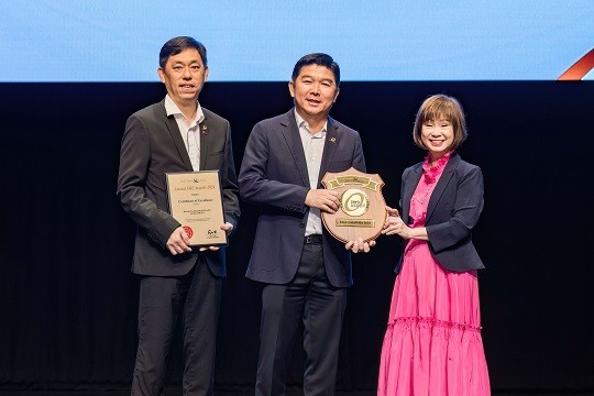 Excellenceaward_t235