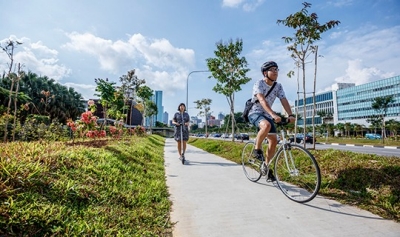 active_mobility Cyclist and PMD user on pathway