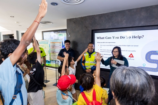 Image of LTA staff engaging with FOLT participants