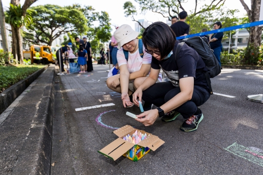 Image of FOLT participants working on a chalk art activity