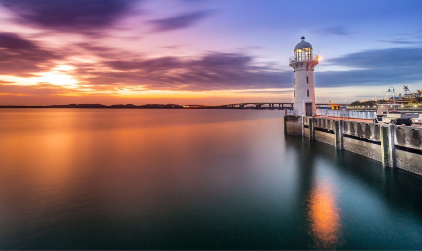 Image of lighthouse at Raffles Marina