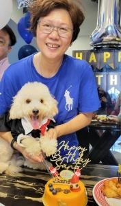 Image of Elynn Han, with her dog named Santa